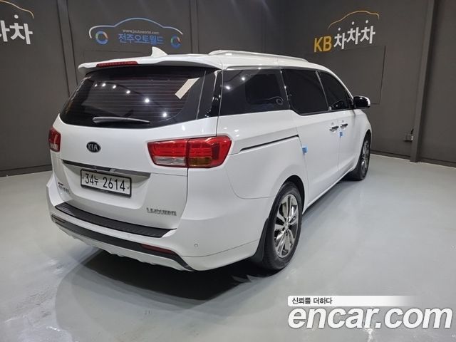 Kia Carnival 2015 thumb 6