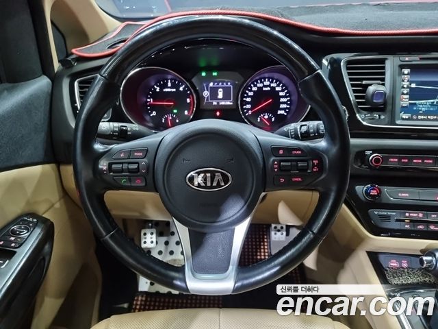 Kia Carnival 2015 thumb 8