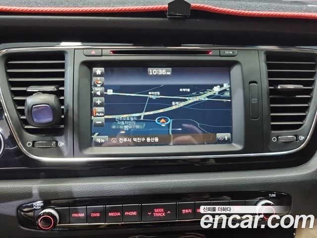 Kia Carnival 2015 thumb 10