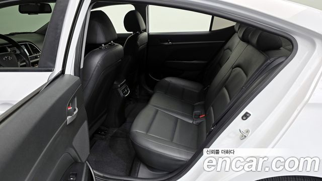 Hyundai Avante 2017 thumb 12