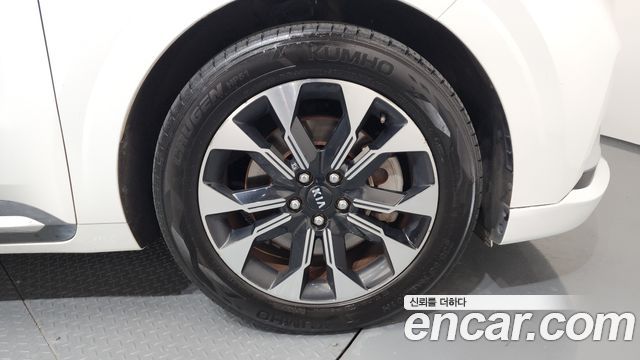Kia Carnival 2021 thumb 6