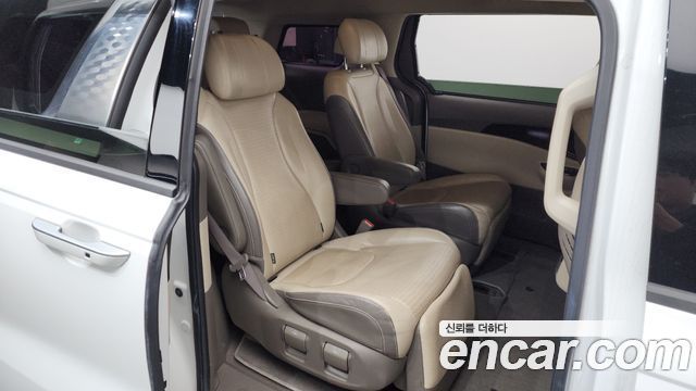 Kia Carnival 2021 thumb 12