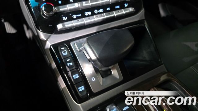Genesis G90 2018 thumb 9