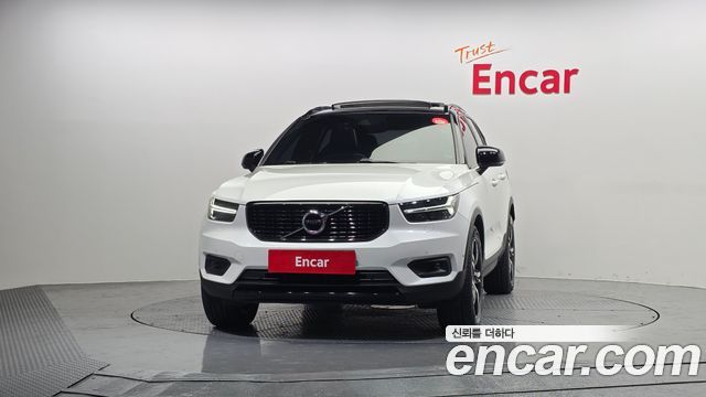 Volvo XC40 2019 thumb 4