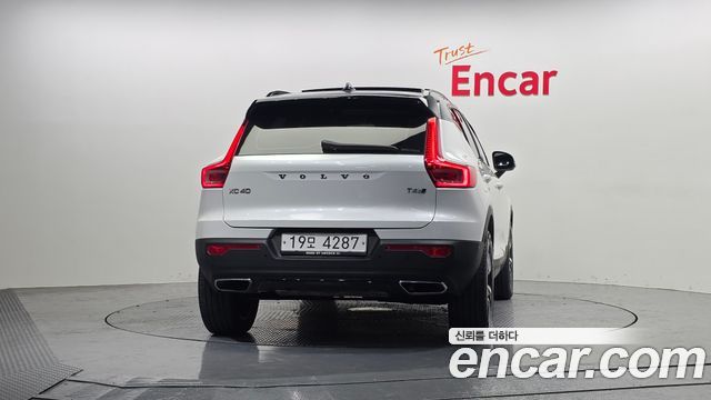 Volvo XC40 2019 thumb 5