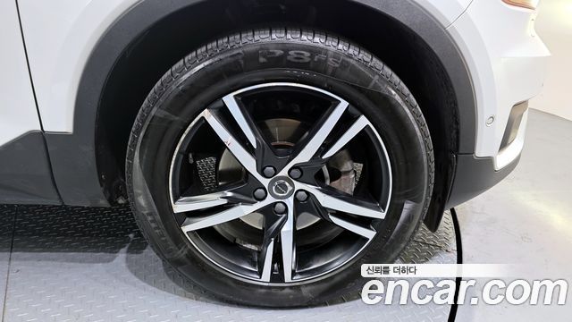 Volvo XC40 2019 thumb 6