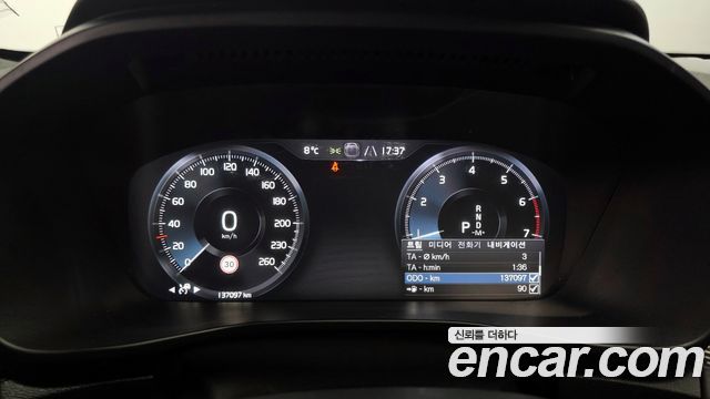 Volvo XC40 2019 thumb 8
