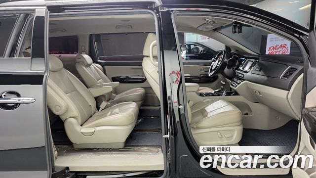 Kia Carnival 2019 thumb 10