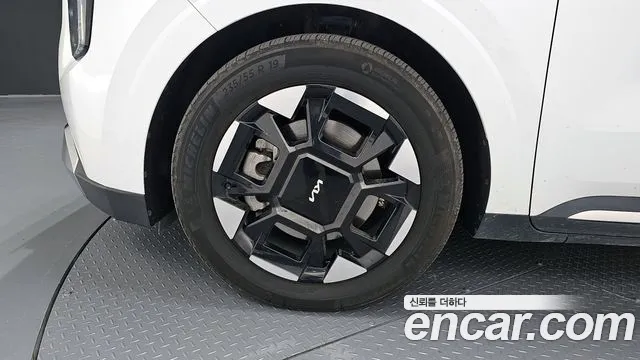 Kia Carnival 2024 thumb 5