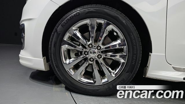 Kia Carnival 2017 thumb 6