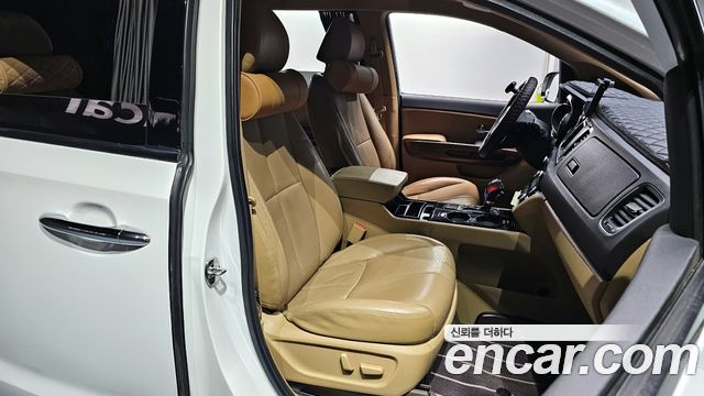Kia Carnival 2017 thumb 11