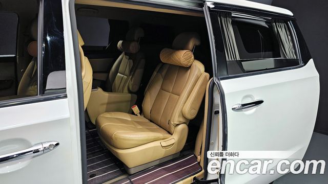 Kia Carnival 2017 thumb 12