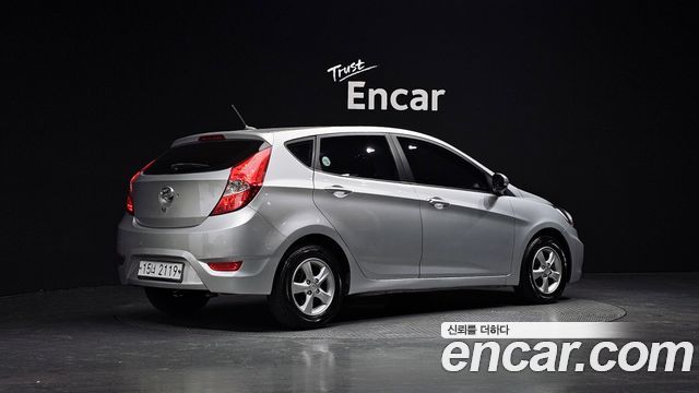 Hyundai Accent 2012 thumb 2