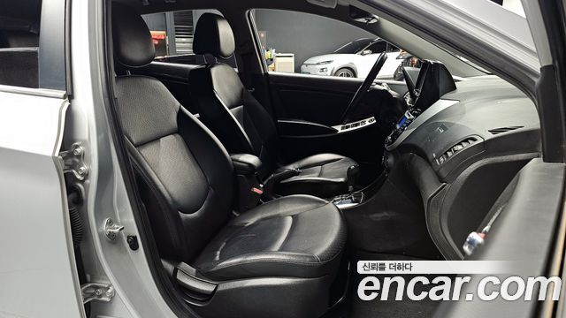 Hyundai Accent 2012 thumb 10