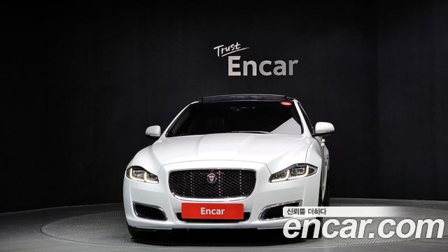 Jaguar XJ 2019 thumb 4