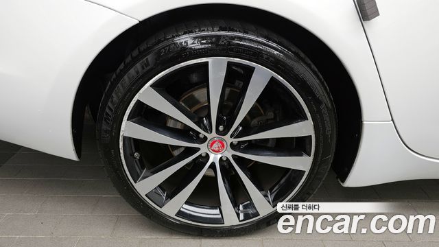 Jaguar XJ 2019 thumb 6