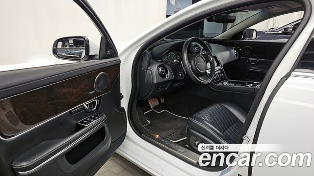 Jaguar XJ 2019 thumb 10