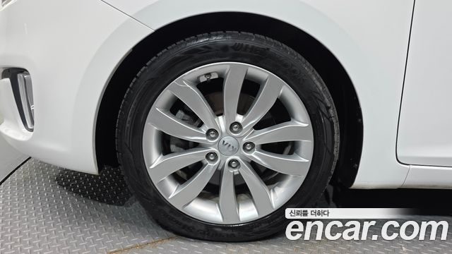 Kia Carens 2013 thumb 5