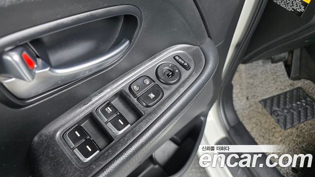 Kia Carens 2013 thumb 11