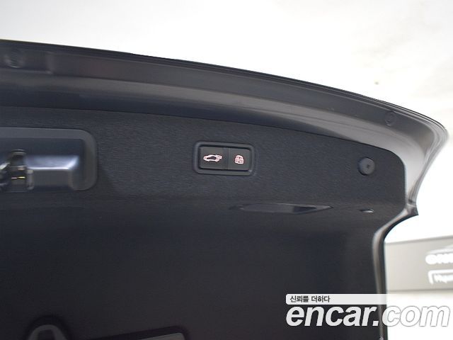 Genesis G90 2017 thumb 5