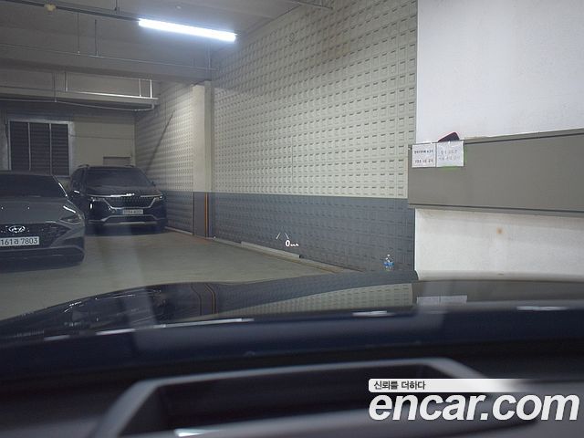 Genesis G90 2017 thumb 6