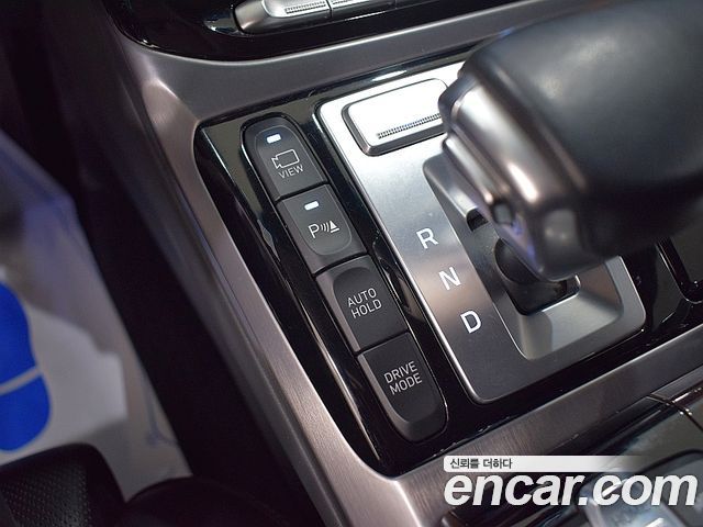 Genesis G90 2017 thumb 10