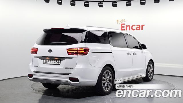Kia Carnival 2019 thumb 3