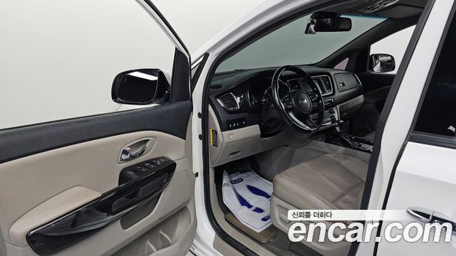 Kia Carnival 2019 thumb 11