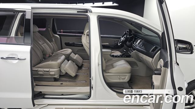 Kia Carnival 2019 thumb 12