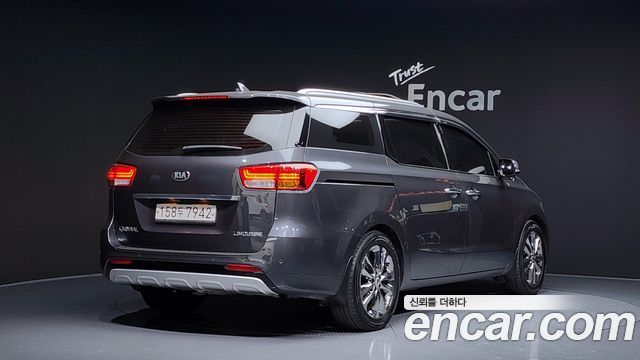 Kia Carnival 2015 thumb 3