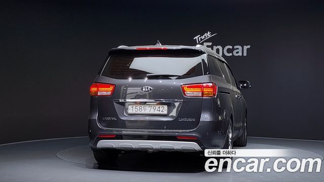Kia Carnival 2015 thumb 5
