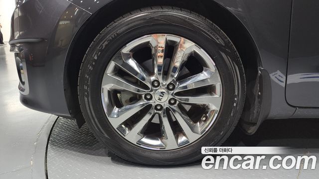 Kia Carnival 2015 thumb 6