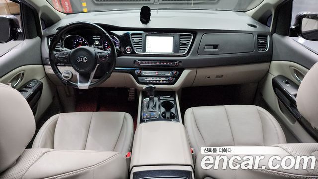 Kia Carnival 2015 thumb 8