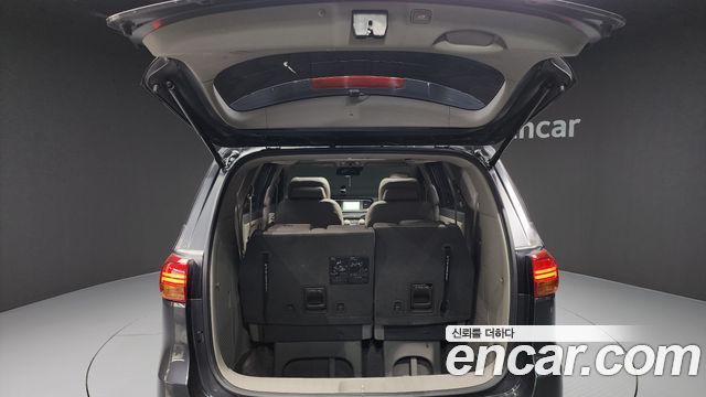 Kia Carnival 2015 thumb 12