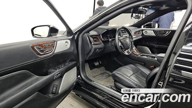 Lincoln Continental 2019 thumb 11