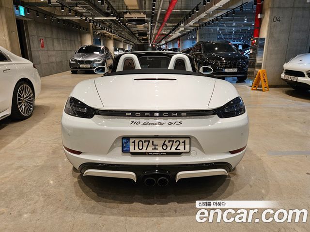 Porsche Cayman 2019 thumb 4
