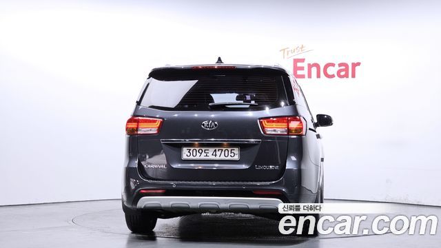 Kia Carnival 2016 thumb 5