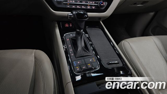 Kia Carnival 2016 thumb 10