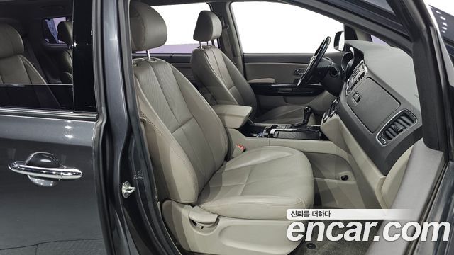 Kia Carnival 2016 thumb 11