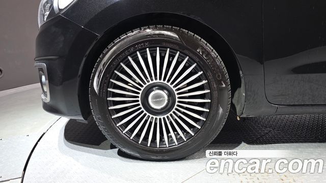 Kia Carnival 2015 thumb 6