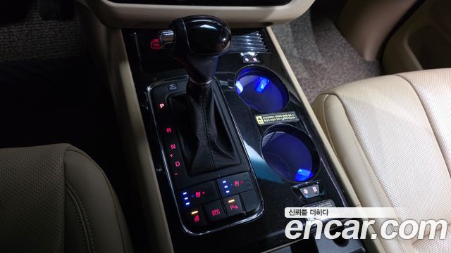 Kia Carnival 2015 thumb 10