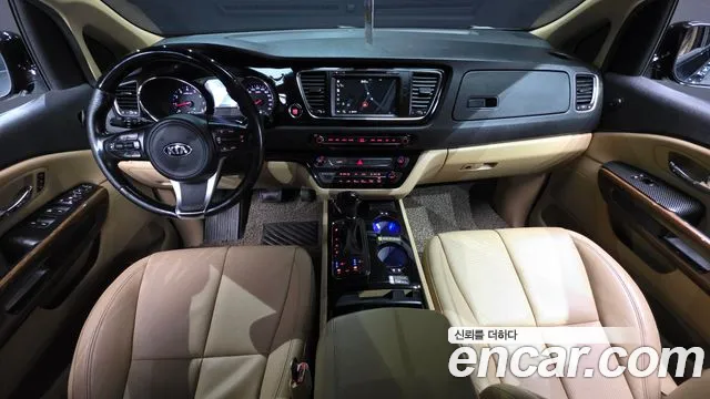Kia Carnival 2015 thumb 11