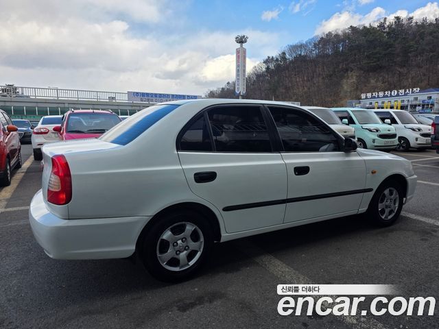 Hyundai Verna 2001 thumb 6