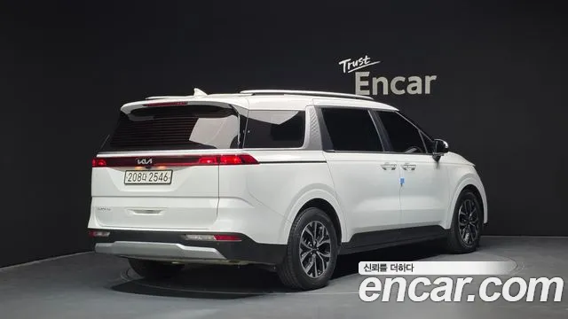 Kia Carnival 2023 thumb 3