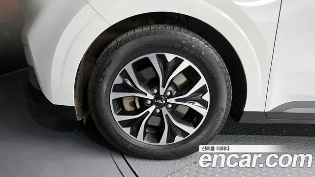 Kia Carnival 2023 thumb 6