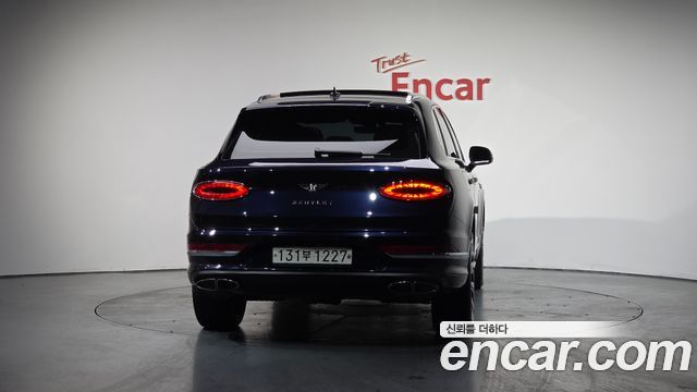 Bentley Bentayga 2022 thumb 5