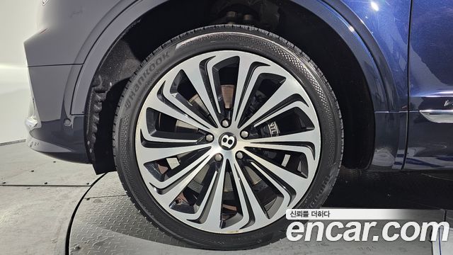 Bentley Bentayga 2022 thumb 6