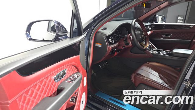 Bentley Bentayga 2022 thumb 12