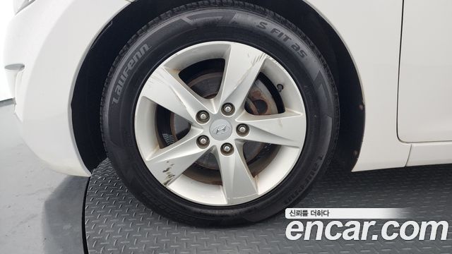 Hyundai Avante 2012 thumb 6