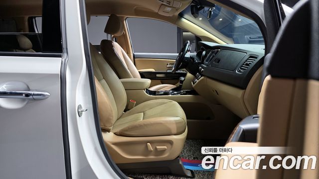 Kia Carnival 2018 thumb 10